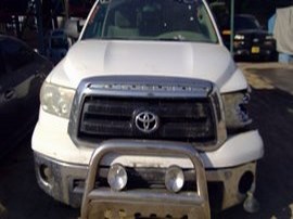 2010 TOYOTA TUNDRA WHITE, EXTD CAB, 5.7L AT, 4WD.  Z24915